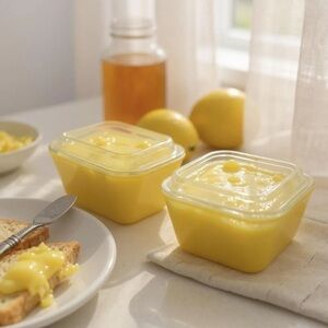 Set of 2 Vintage Pyrex Fridgies With Lids In Yellow #501 B
